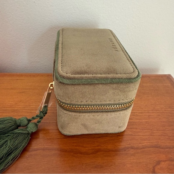 Sezane Green Cotton Velvet Jewelry Case - Picture 3 of 9